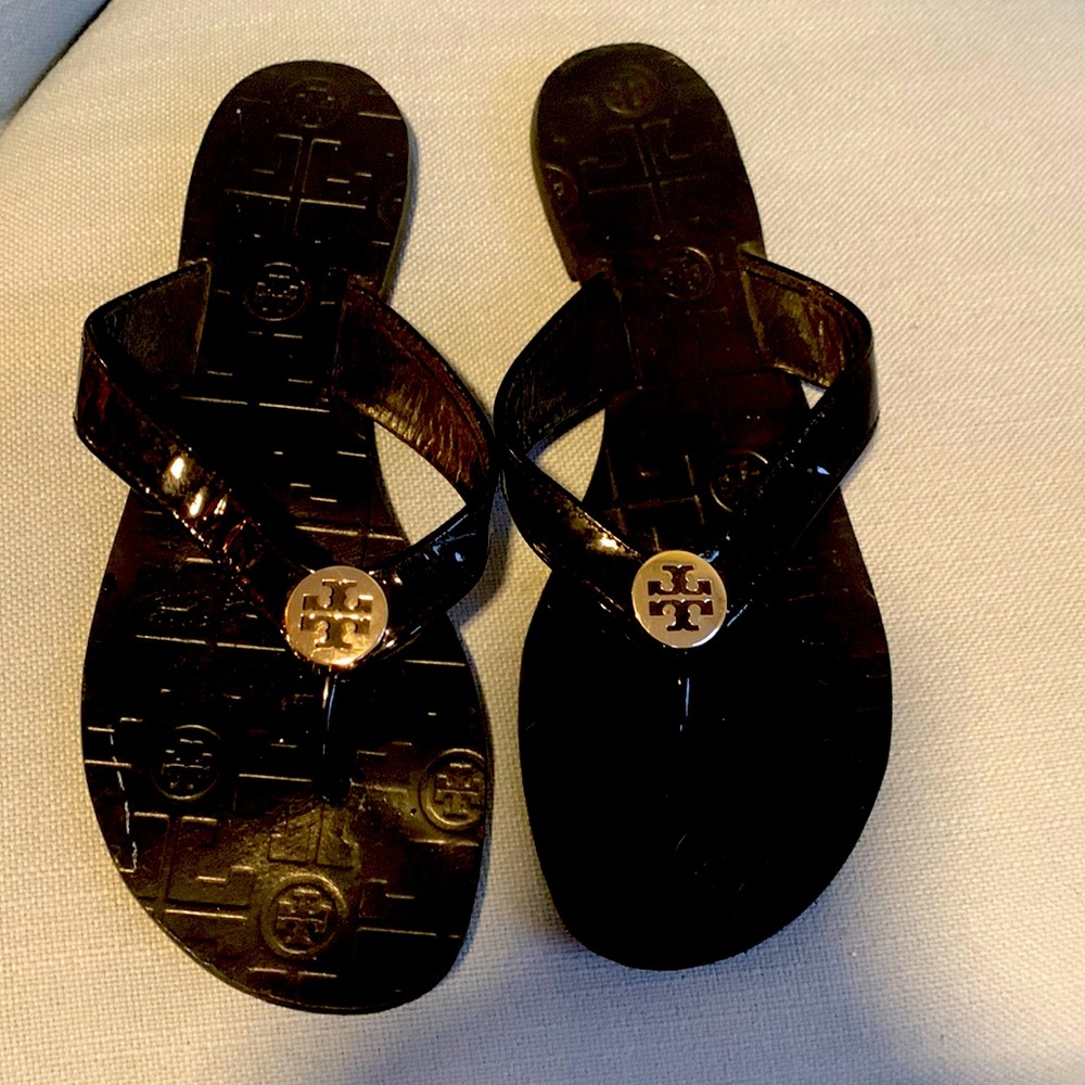 TORY BURCH THORA FLIP FLOPS, SIZE 8, BLACK WITH SILVER LOGO. Great condition!